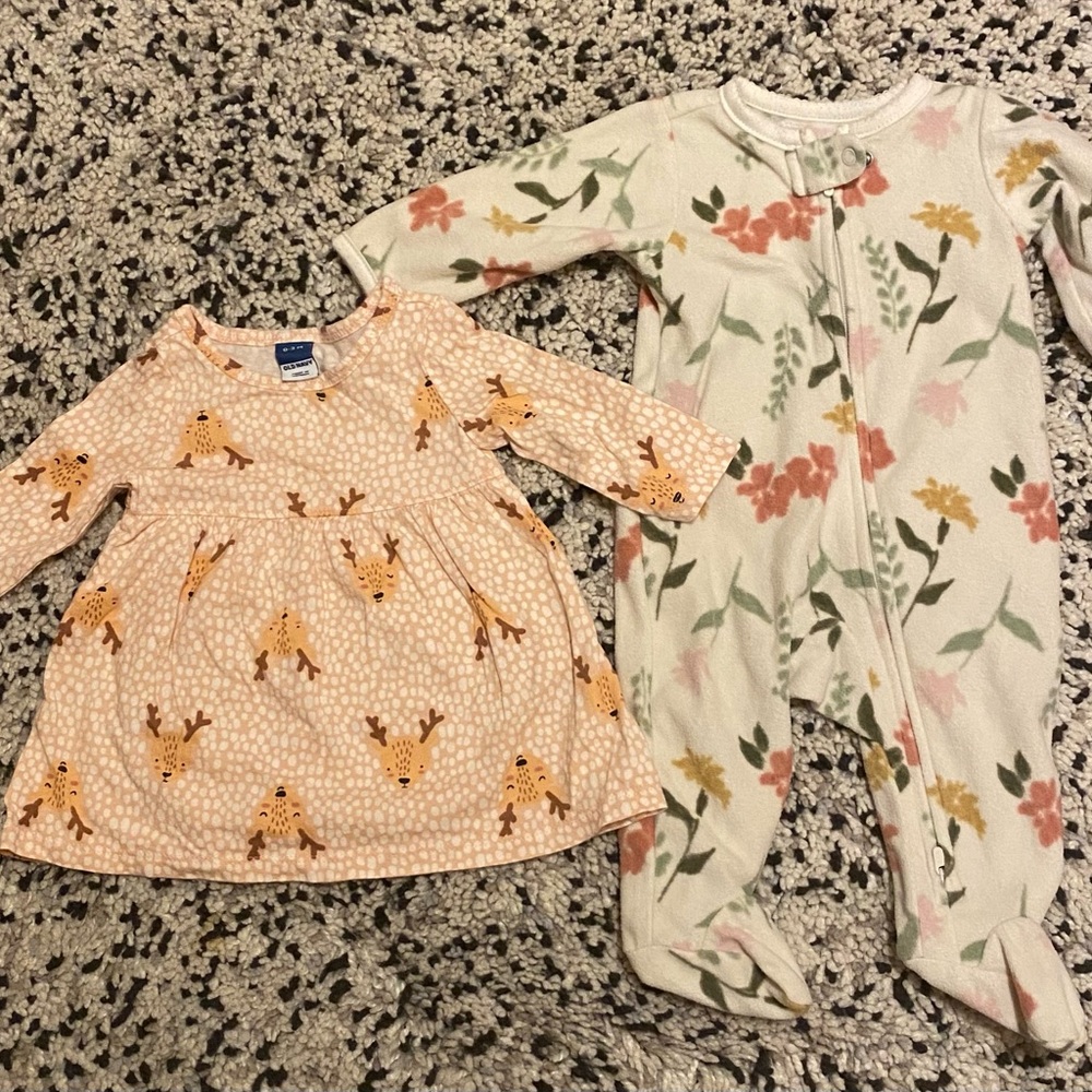 SOLD Bundle: reindeer long sleeve & old navy snowman fleece